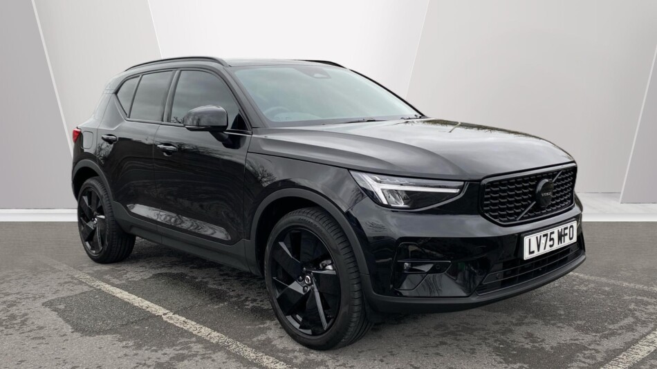 Volvo XC40 2.0 B4P Plus Black Edition 5dr Auto Petrol Estate